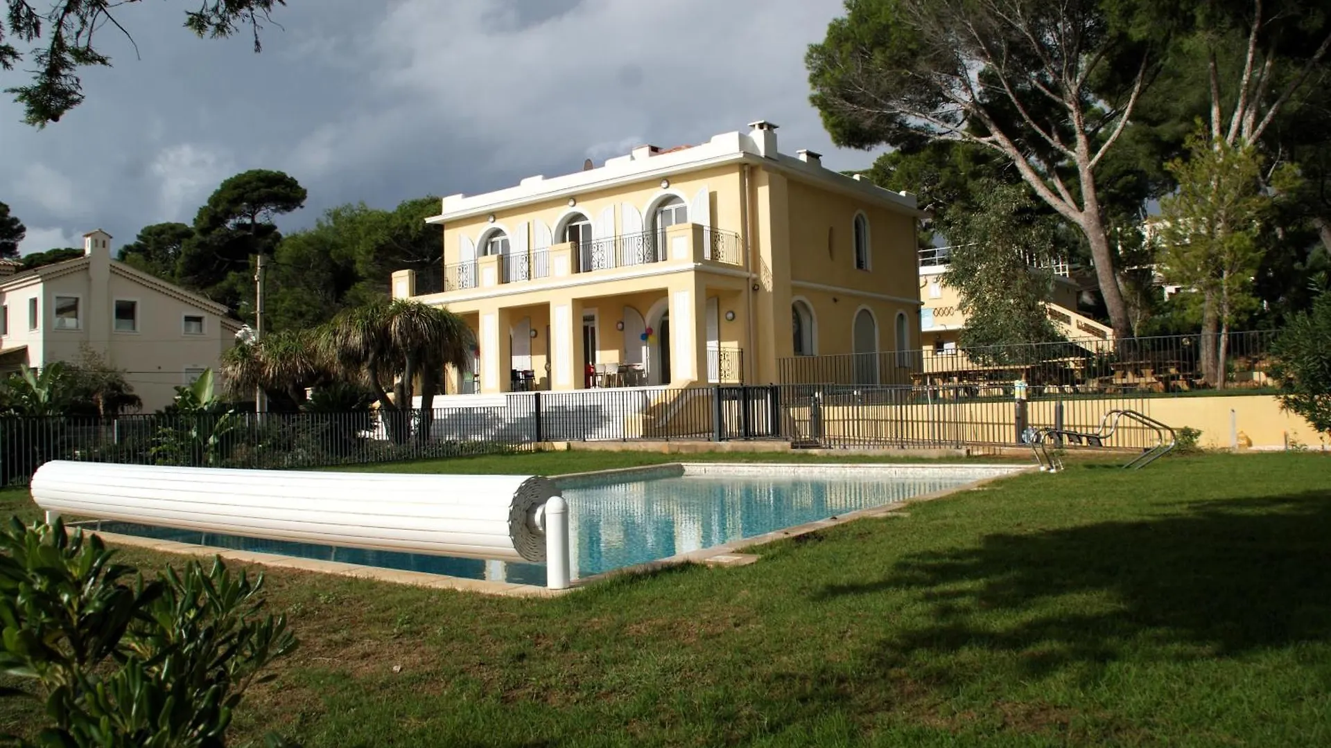 Caravelle 60 Hostel Antibes 0*,  France