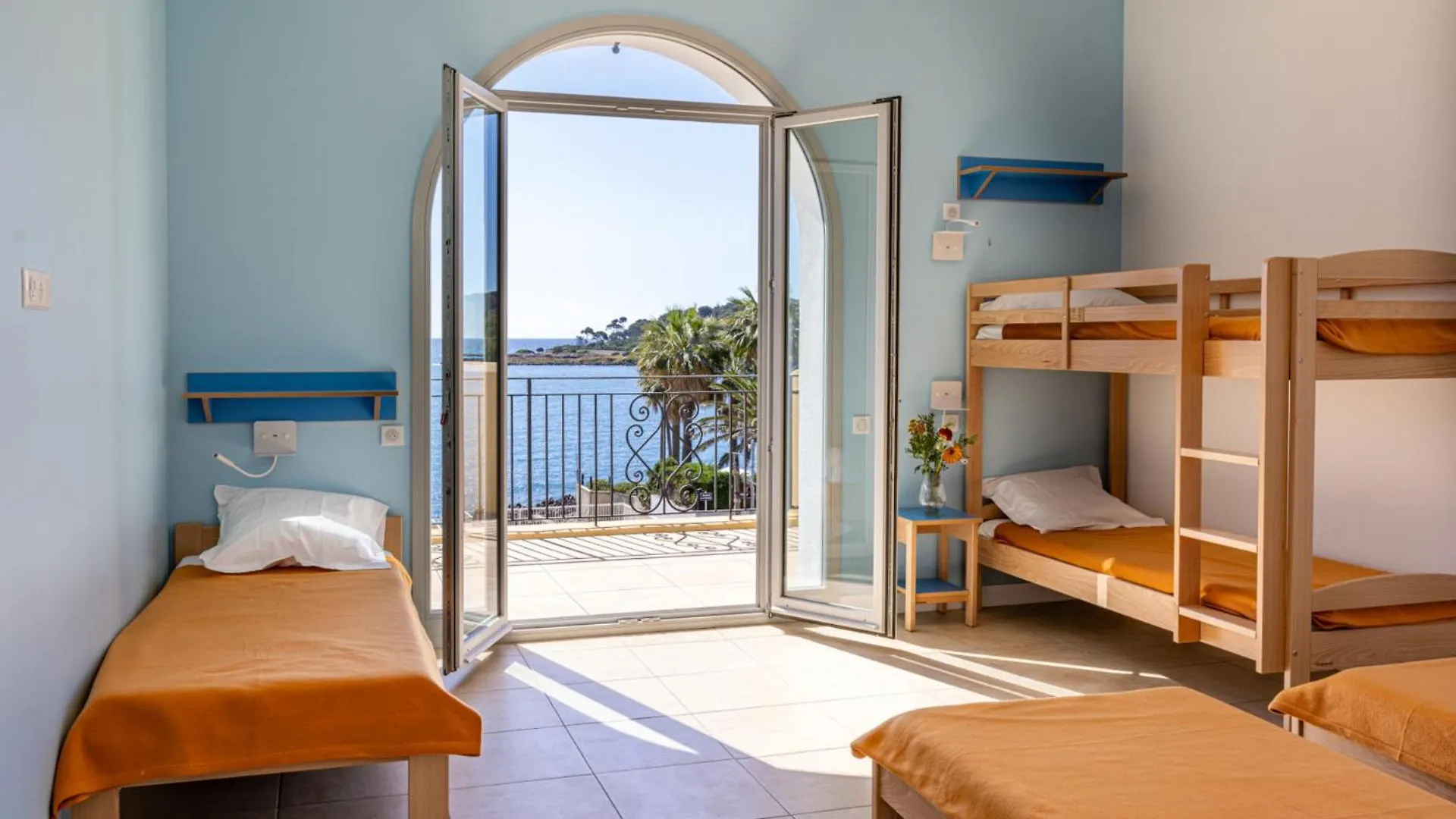 Caravelle 60 Hostel Antibes 0*,